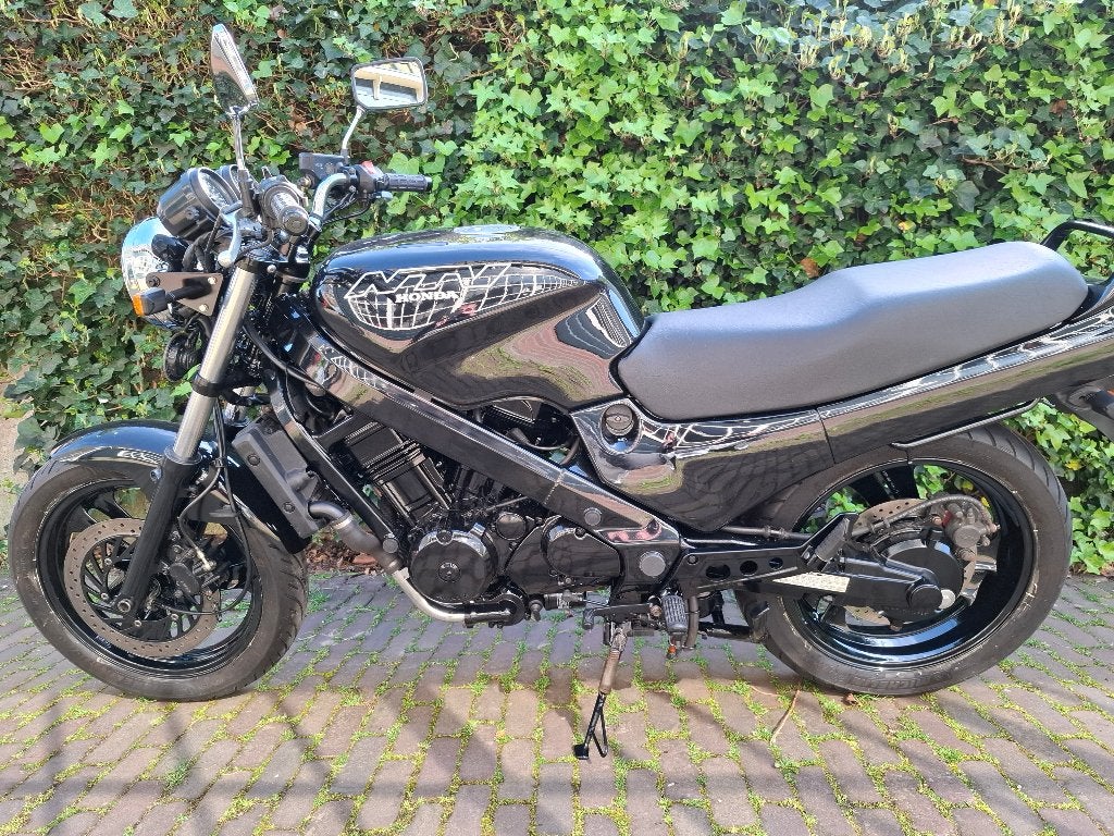 Honda NTV650  Volledig gespoten & opgeknapt | Cardan | 1994, Motoren, Motoren | Honda, Cardan-aandrijving, 2 cilinders, Gebruikt