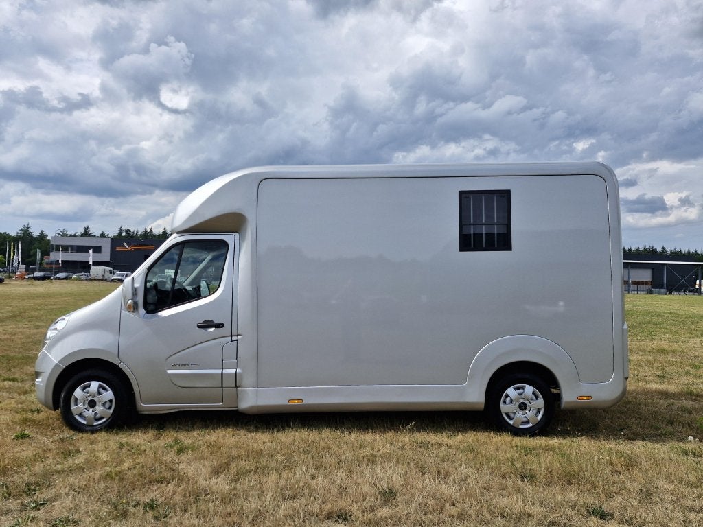 Foto 4 van Renault Master STX hengstuitvoering 2017 automaat vernieuwd!