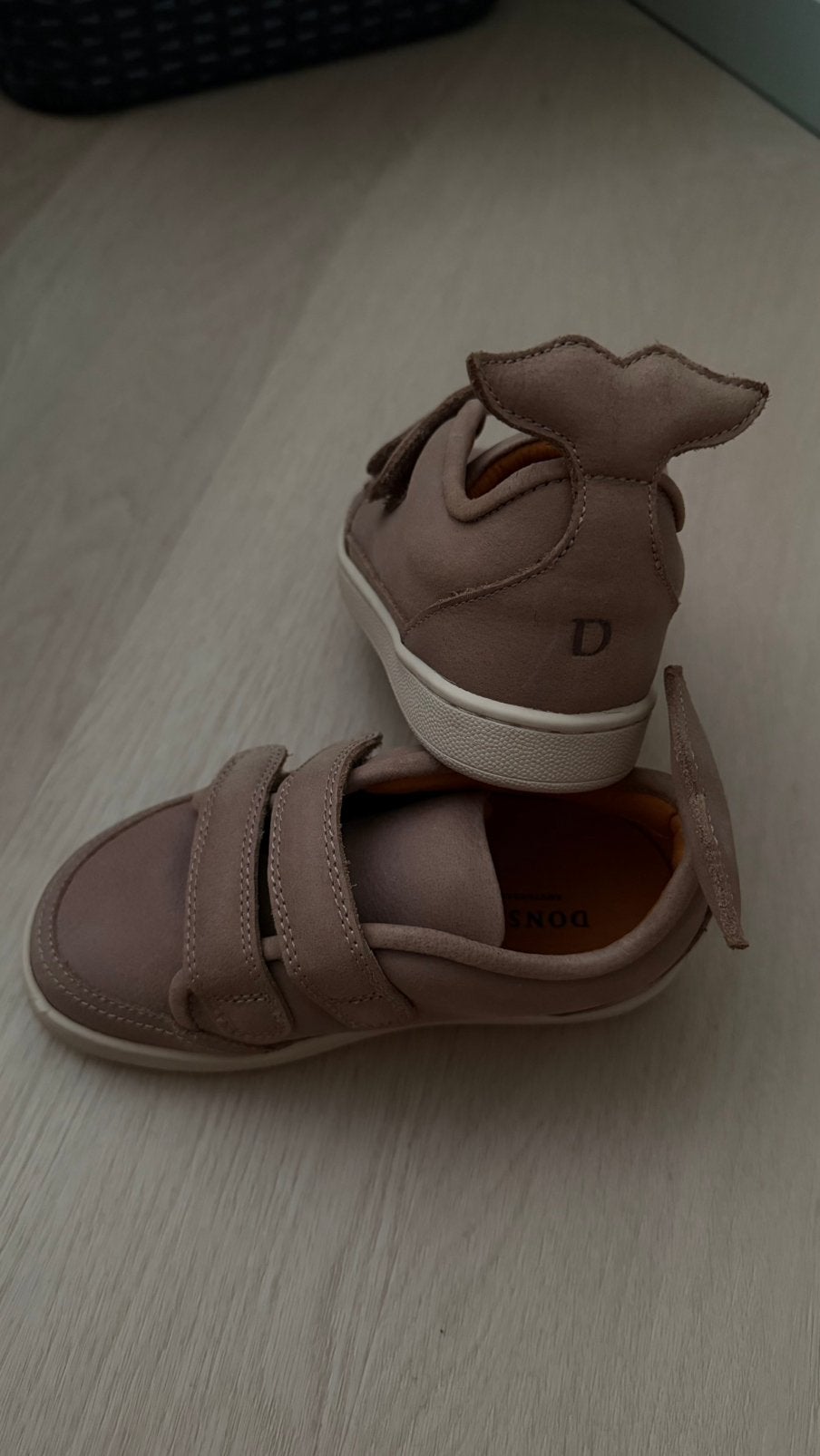 Donsje sneakers maat 27, Kinderen en Baby's, Babykleding | Schoentjes en Sokjes, Schoentjes, Ophalen of Verzenden, Zo goed als nieuw