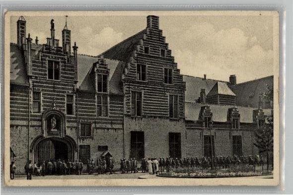 Bergen op Zoom Kazerne Prinsenhof veel soldaten st 1935