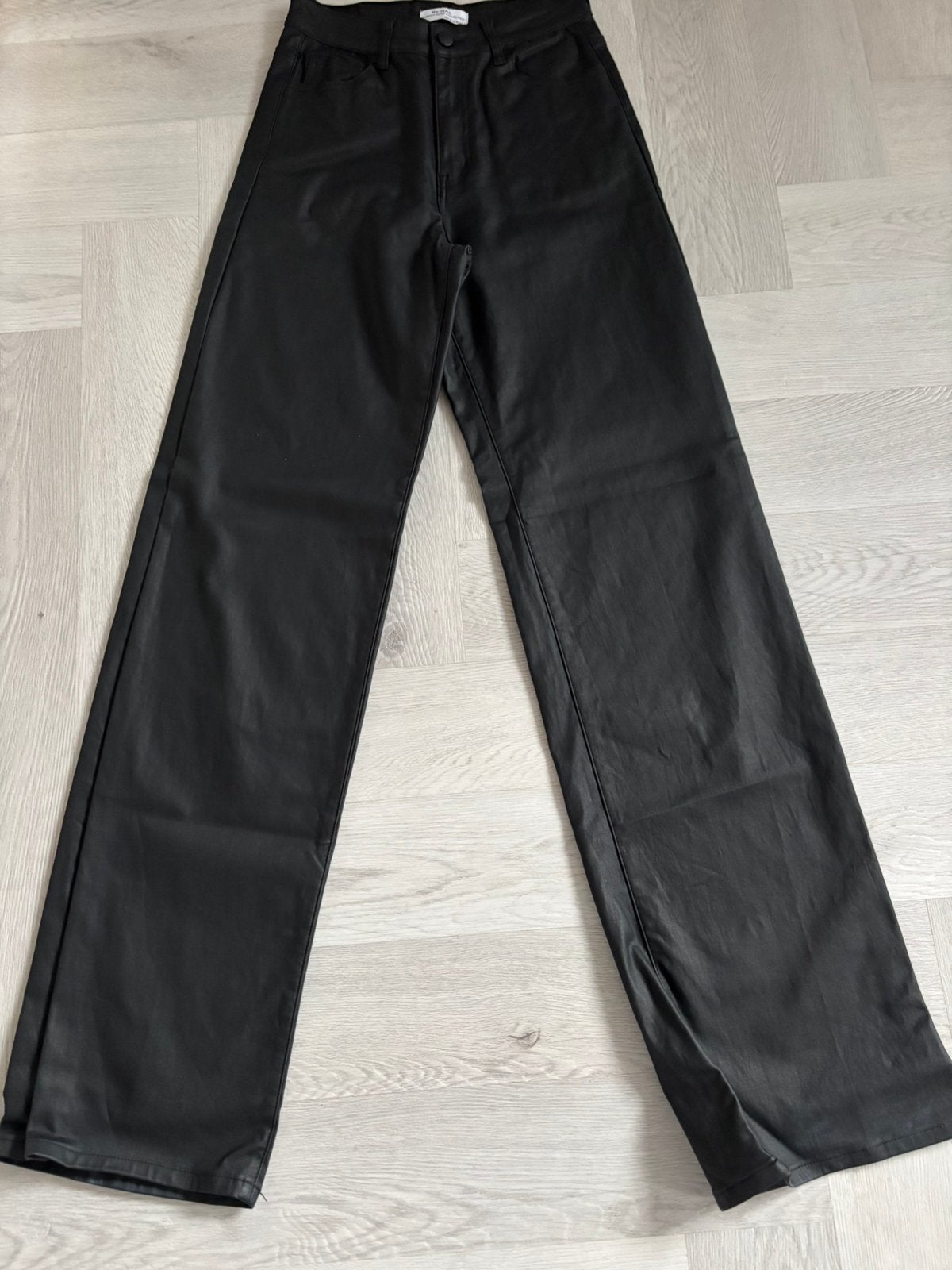NIEUW: coated Broek mt 38, zwart, Maat 38/40 (M), Zwart, Nieuw, Ophalen of Verzenden