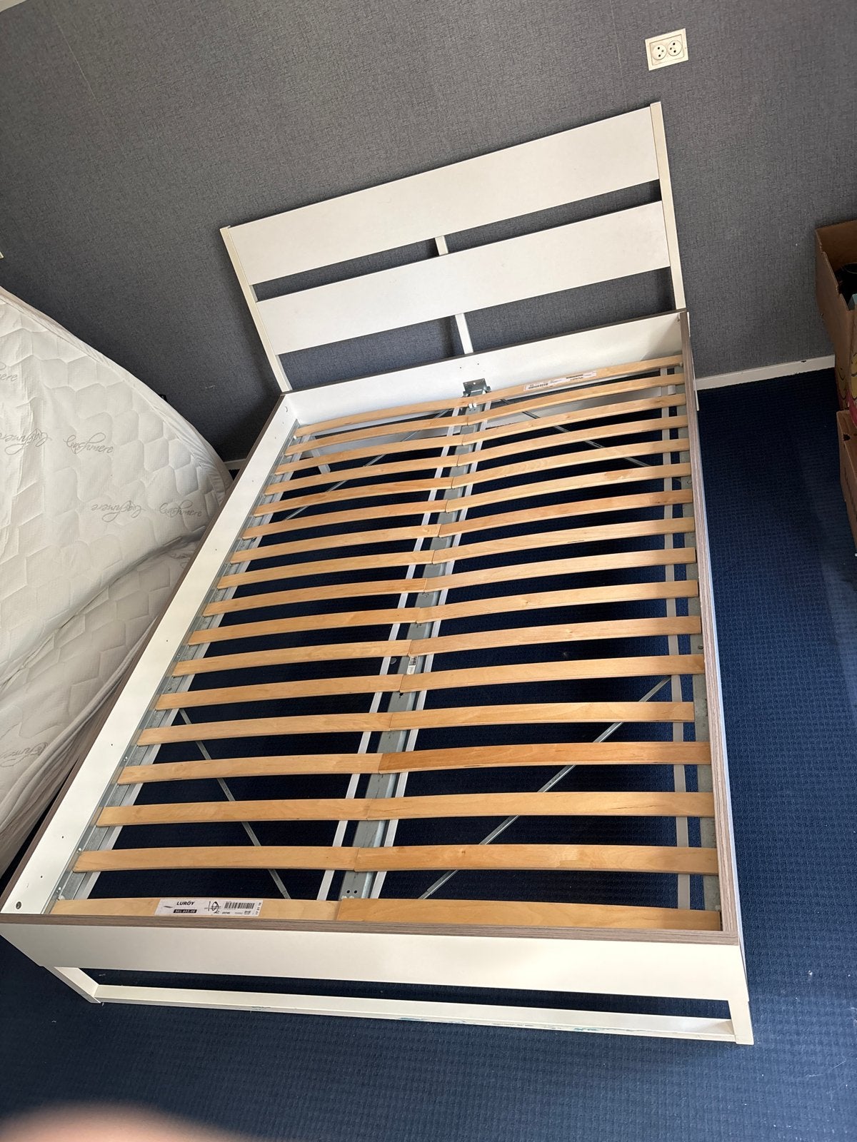 IKEA Bedframe wit met lattenbodem - 140x200 cm, Ophalen, Gebruikt, Wit, Tweepersoons