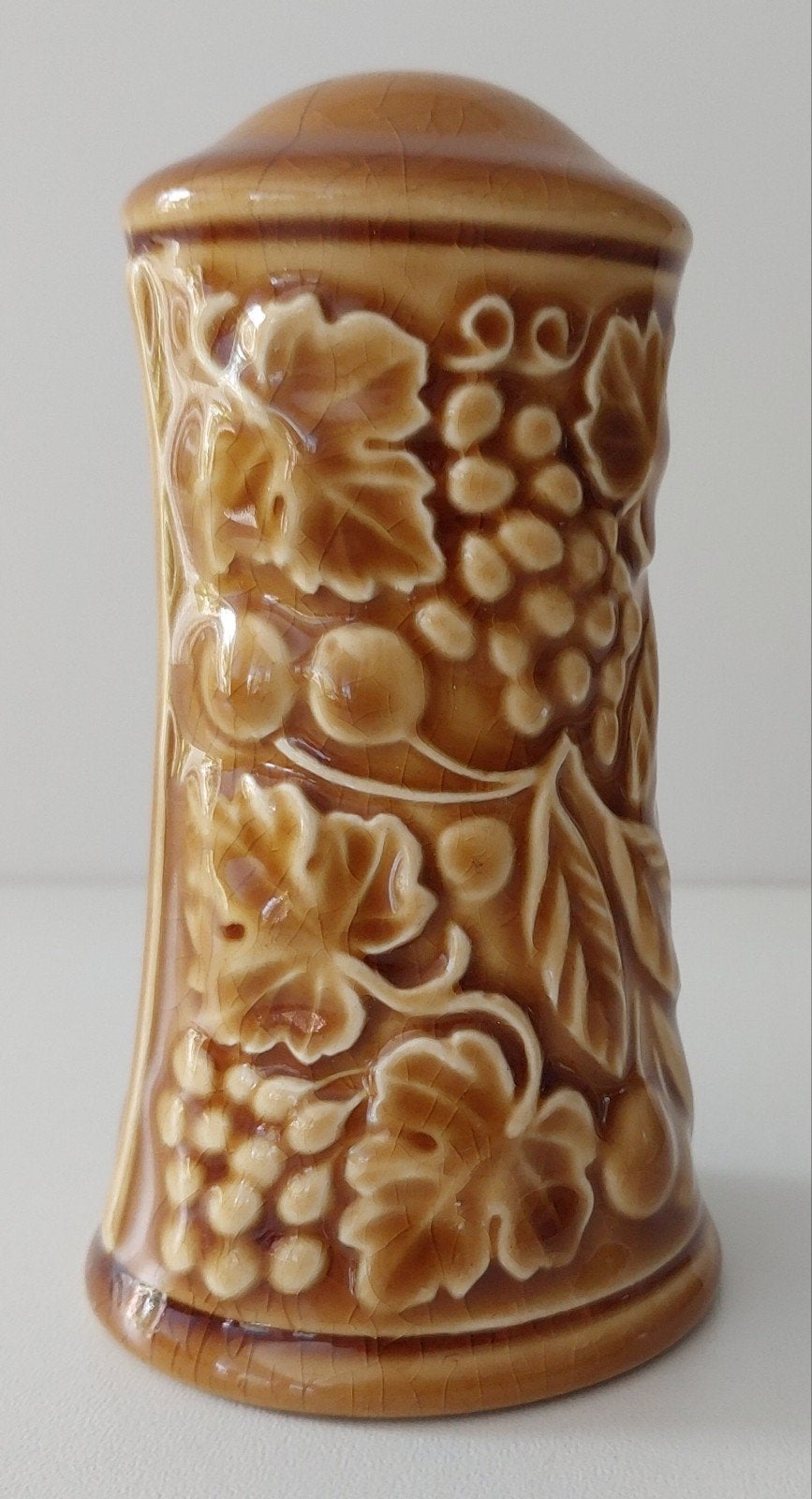 Royal Worcester Crown Ware. Zoutstrooier., Ophalen of Verzenden, Zo goed als nieuw, Porselein, Kop en/of schotel