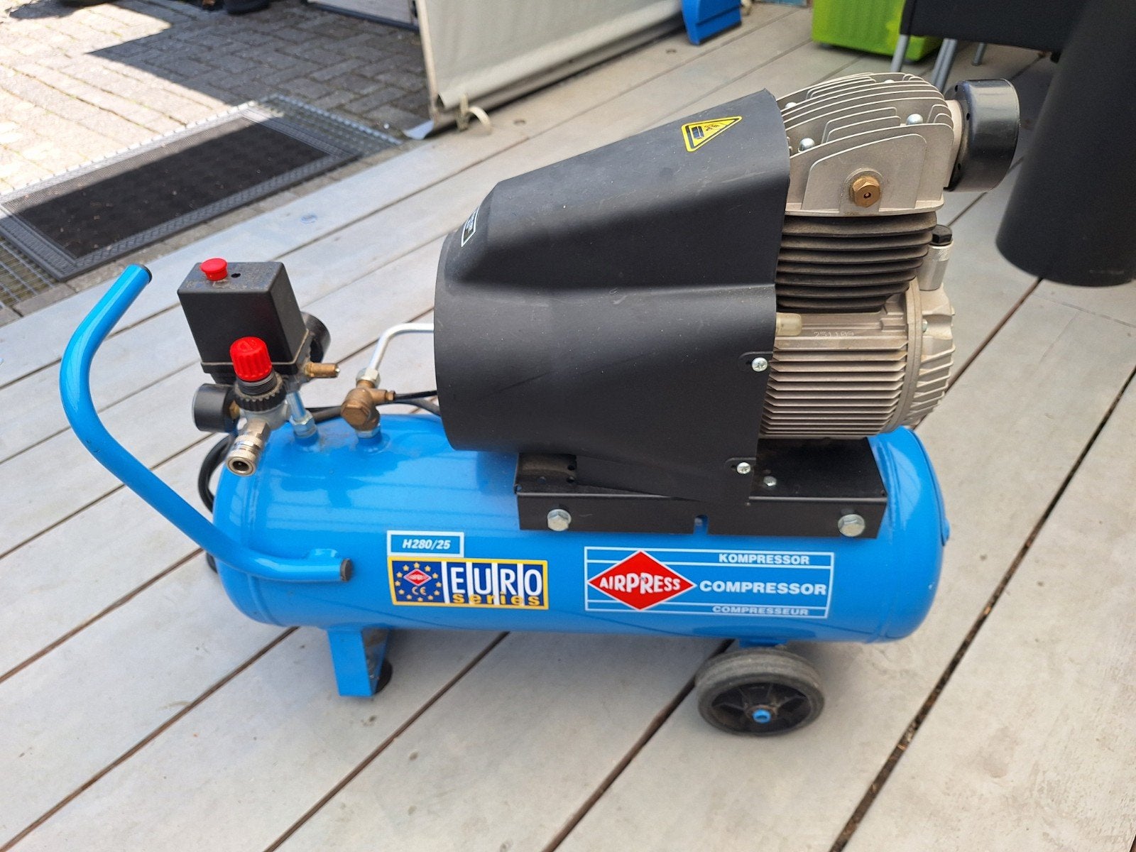 Compressor, airpress 280/25 zgan incl toebehoren, Ophalen, 6 tot 10 bar, Zo goed als nieuw, Olievrij