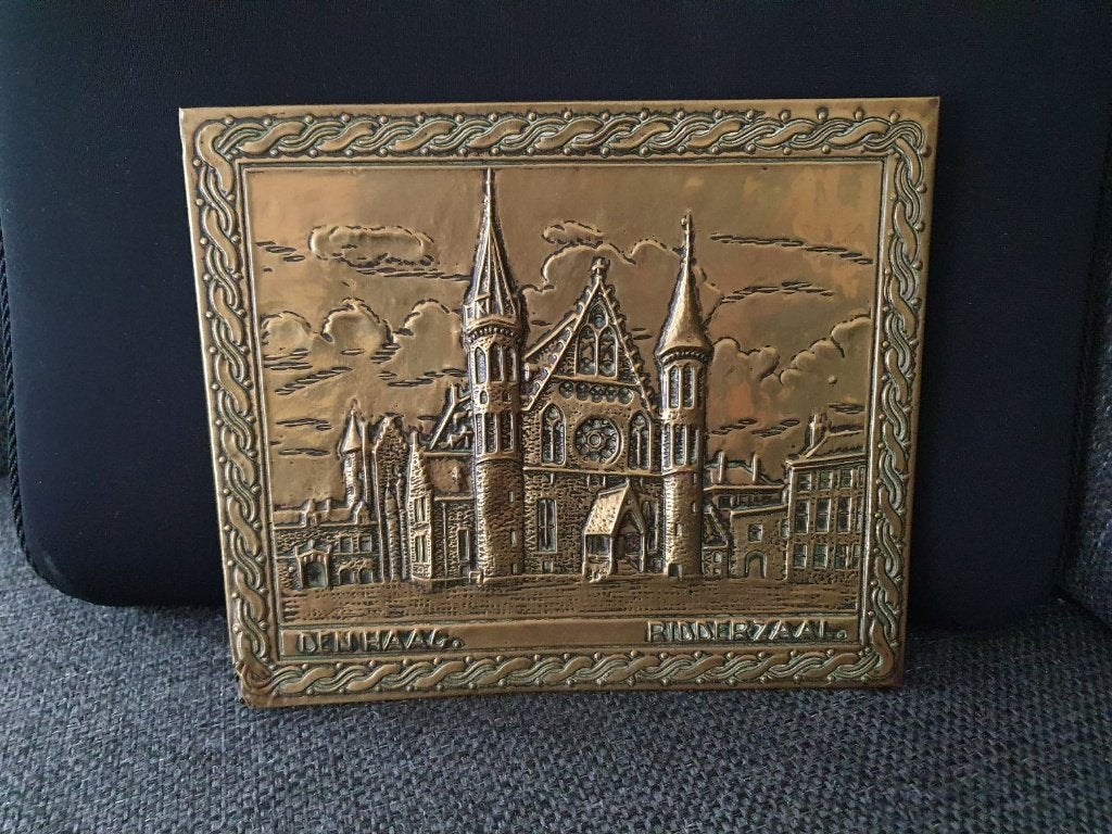 Koperen wandbord van de Ridderzaal in Den Haag, Antiek en Kunst, 18 cm, Dagelijks leven, Overige technieken, Ophalen of Verzenden