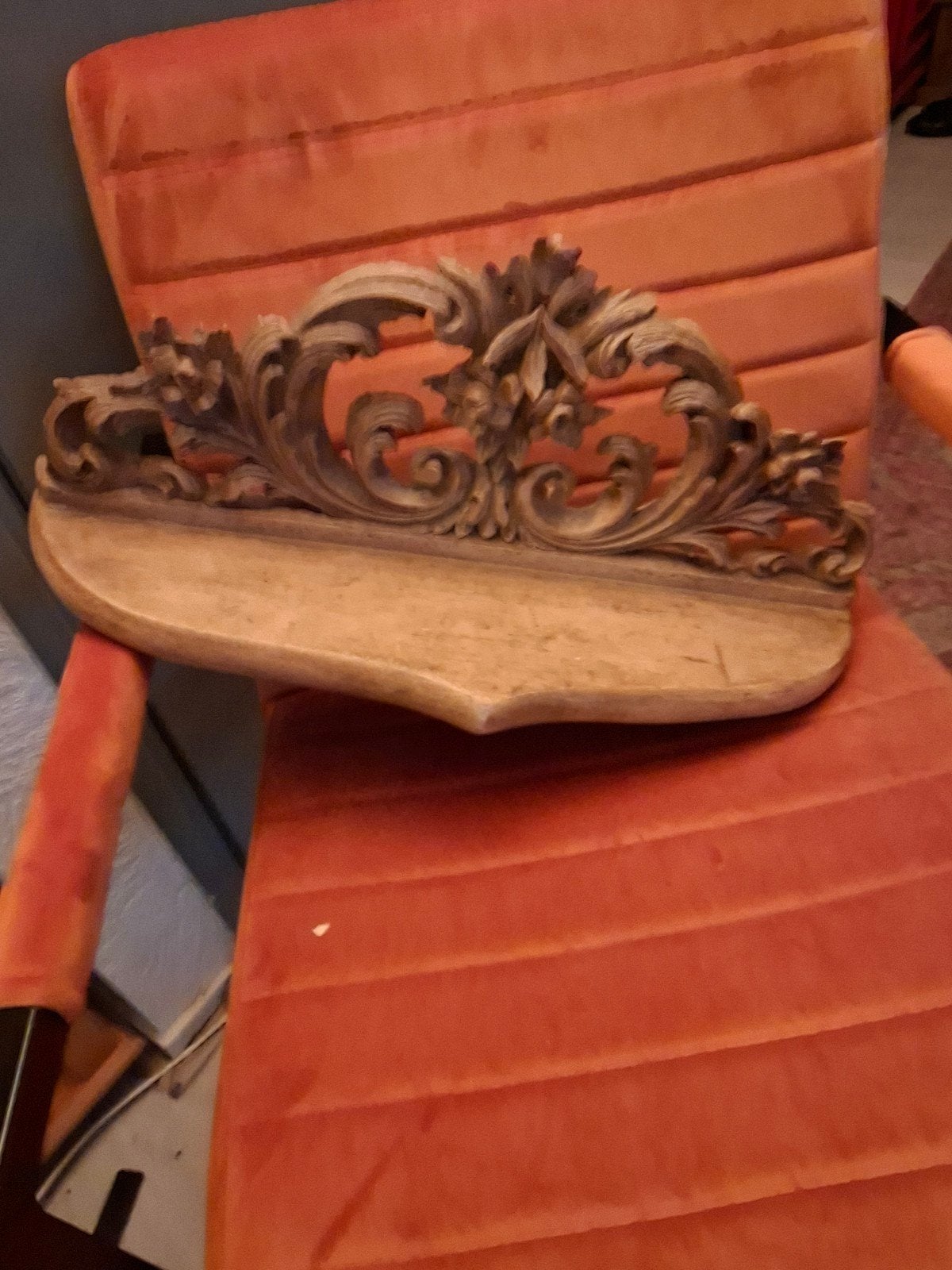 Antieke Houten Wandplank met Sierlijk Snijwerk, Ophalen
