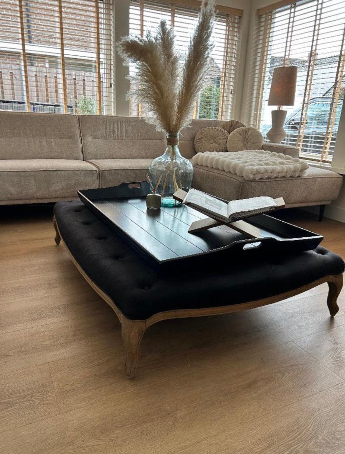 Large footstool barok gecapitonneerde salontafel, Huis en Inrichting, Tafels | Salontafels, Ophalen, Rechthoekig, 100 tot 150 cm