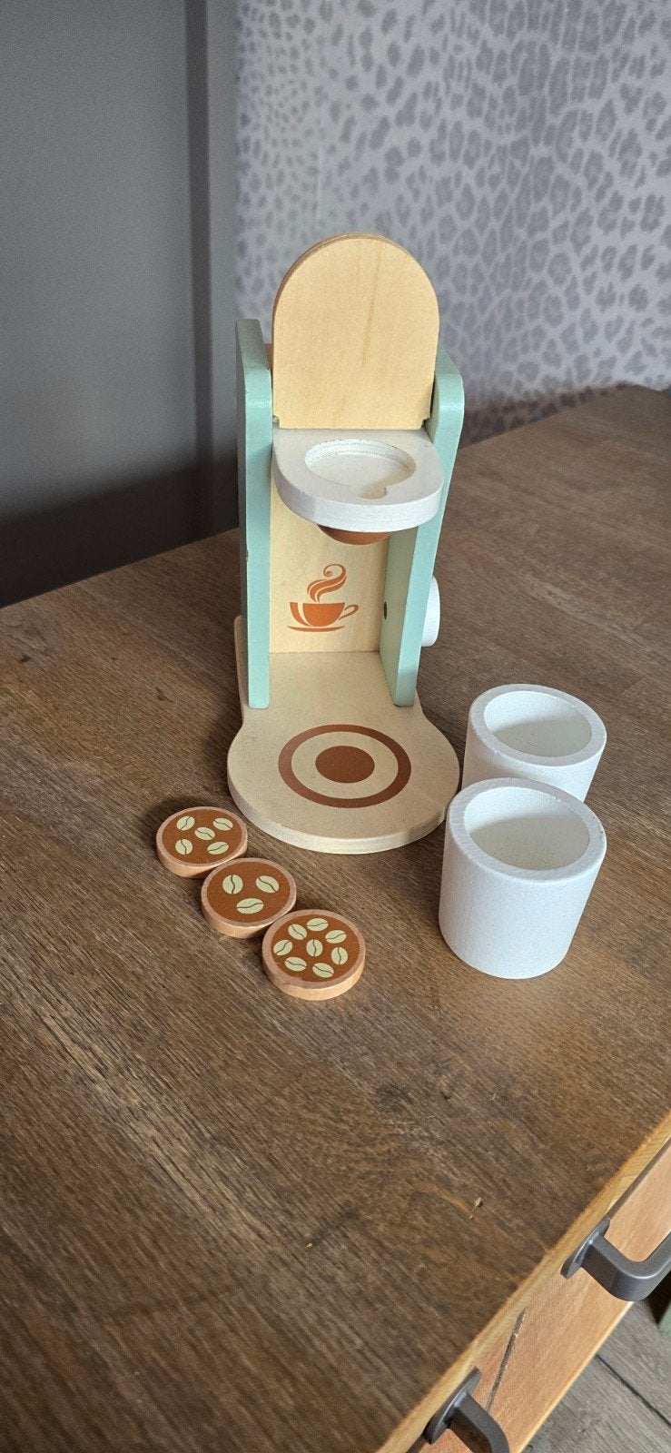 Houten speelgoed koffiezetapparaat met accessoires, Ophalen of Verzenden, Gebruikt, Hout, Speelkeuken-accessoire