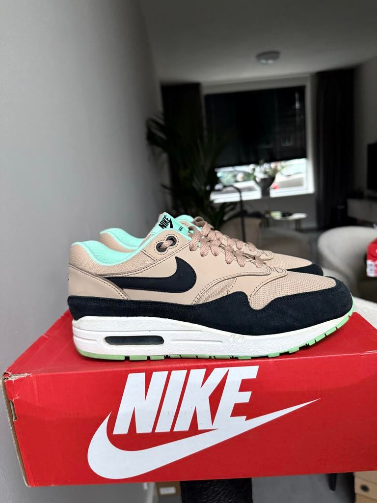Nike Air Max 1 Desert Green Glow, Ophalen of Verzenden, Zo goed als nieuw, Overige kleuren
