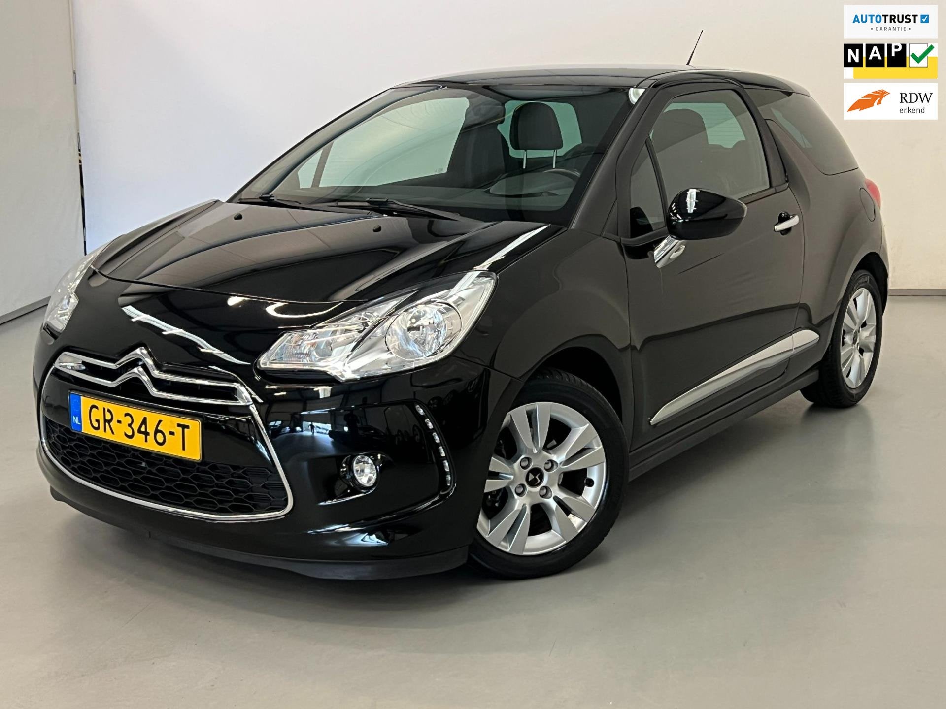 DS 3 1.2 PureTech So Chic / Aut / NL-auto / Nieuwe Riem, Auto's, Stof, Gebruikt, 1199 cc, Origineel Nederlands