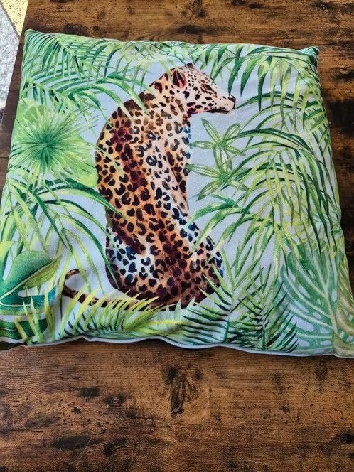 Kussen met panter h3, Huis en Inrichting, Woonaccessoires | Kussens, Overige merken, Wasbaar, Ophalen of Verzenden, Zo goed als nieuw
