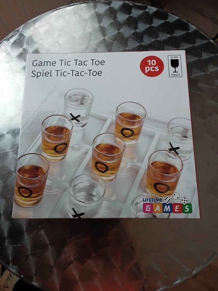 Tic Tac Toe drankspel - Boter-kaas-en-eieren, Een of twee spelers, Ophalen of Verzenden, Nieuw, Lifetime Games