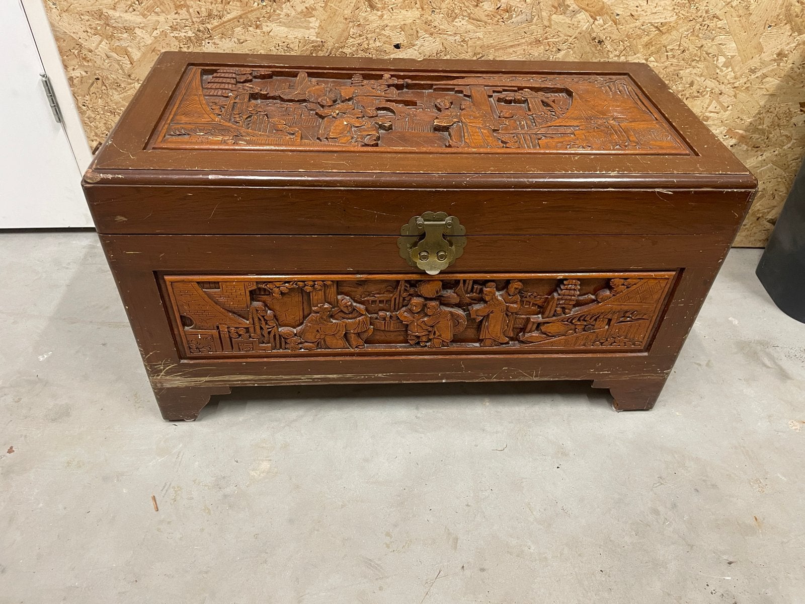 Antieke Chinese kist met houtsnijwerk, Ophalen, 50 – 75, Gebruikt, 100 tot 150 cm