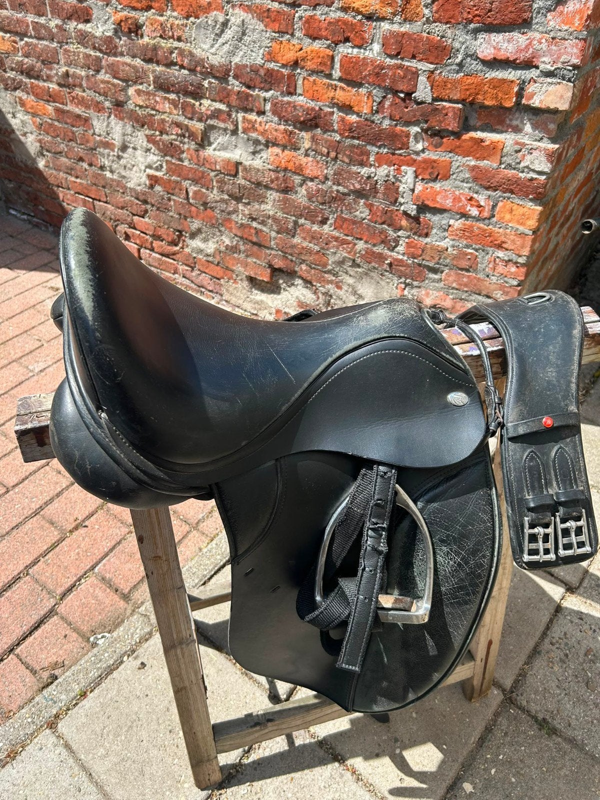 Te koop 2 zadels, Ophalen, Dressuur