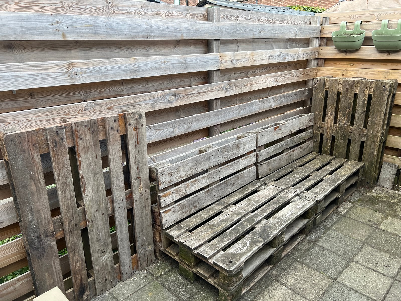 Gratis af te halen: Pallet bank voor buiten, Ophalen, Gebruikt, Hout