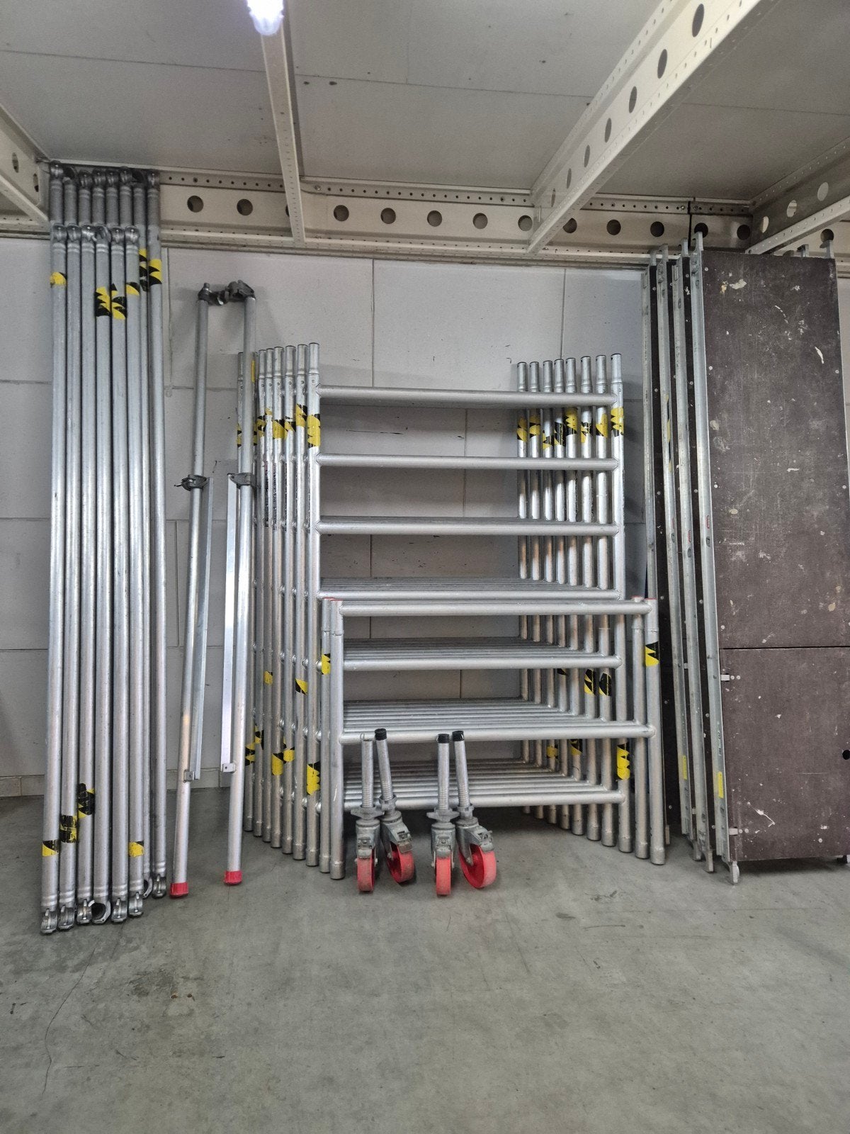 aluminium rolsteiger altrex 10.20 werkhoogte, Doe-het-zelf en Verbouw, Steigers, Ophalen, Gebruikt, Rolsteiger of Kamersteiger