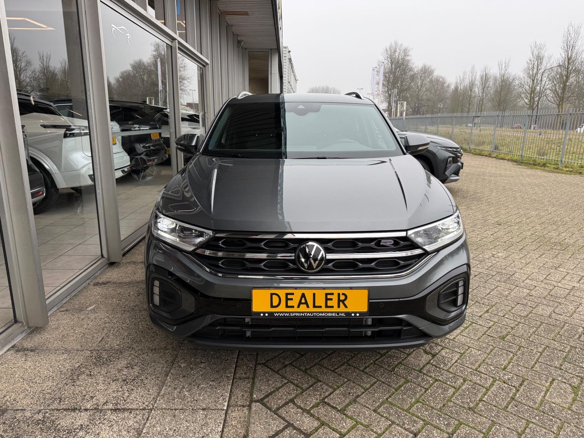 Volkswagen T-Roc 1.5 TSI R-Line Business 150PK / ACHTERUITRI, 1258 kg, 4 cilinders, 150 pk, Leder en Stof