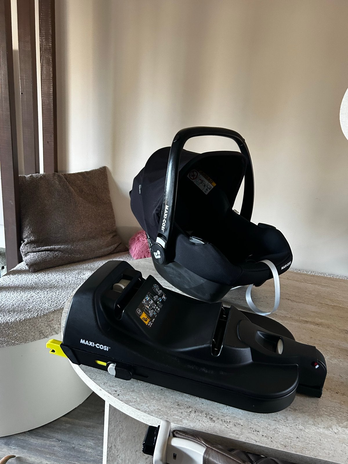 Maxi-Cosi autostoel met FamilyFix base, Autogordel of Isofix, Gebruikt, 0 t/m 13 kg, Maxi-Cosi