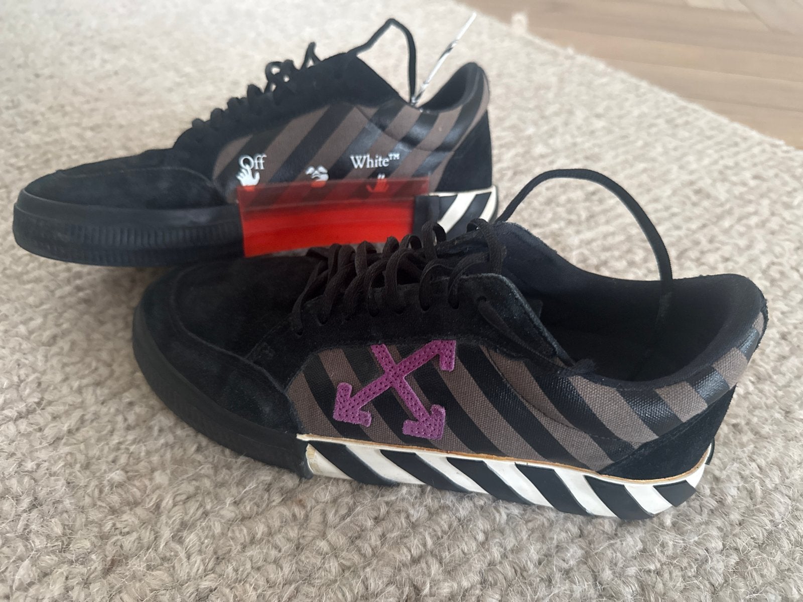 Off-White Vulcanized Sneakers Zwart Maat 42, Ophalen of Verzenden, Zo goed als nieuw, Zwart, Sneakers of Gympen