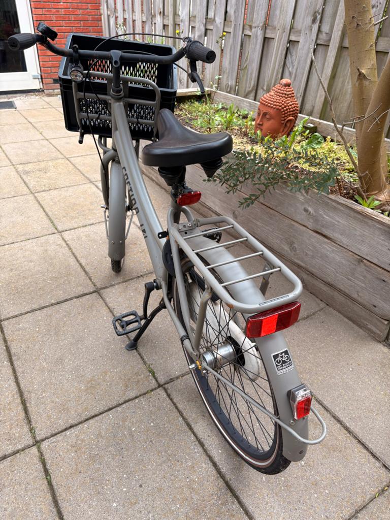 Cortina U4 Transportfiets - Grijs met krat, Fietsen en Brommers, Fietsen | Dames | Damesfietsen, Versnellingen, Trommelrem, Ophalen