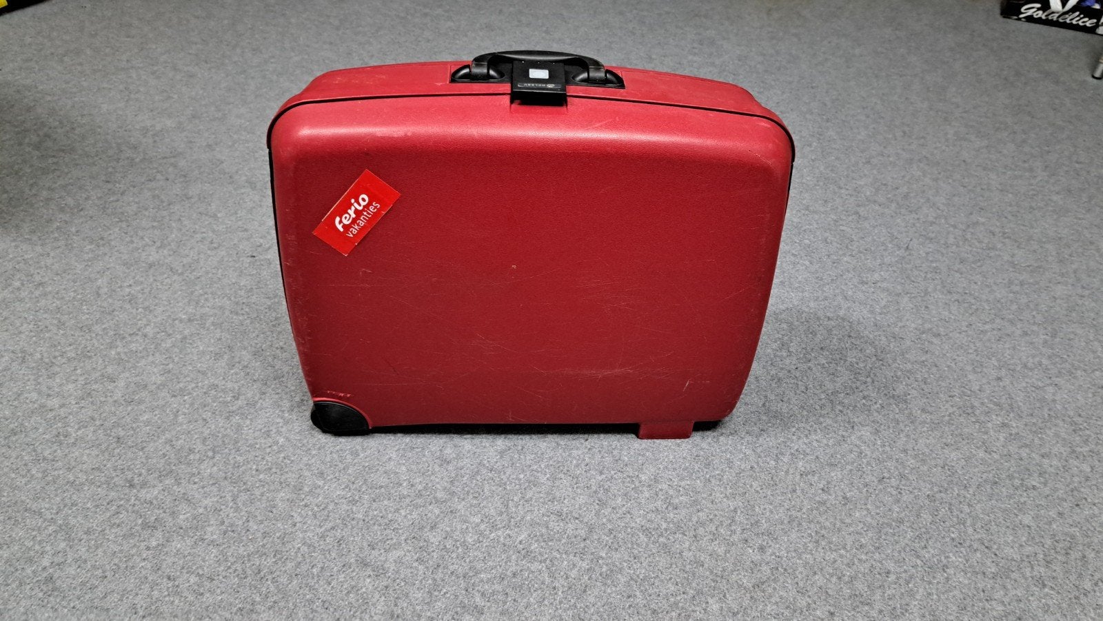 Delsey Koffer Rood - Harde Koffer met Wieltjes, Gebruikt, Hard kunststof, Ophalen of Verzenden, 70 cm of meer