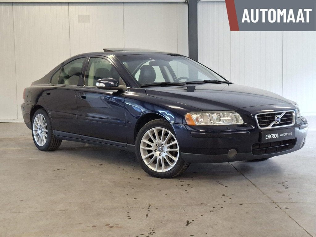 Volvo S60 2.4 Momentum Automaat (Leder / Xenon / Trekhaak), Auto's, Volvo, Gebruikt, Met garantie (alle), Blauw, S60