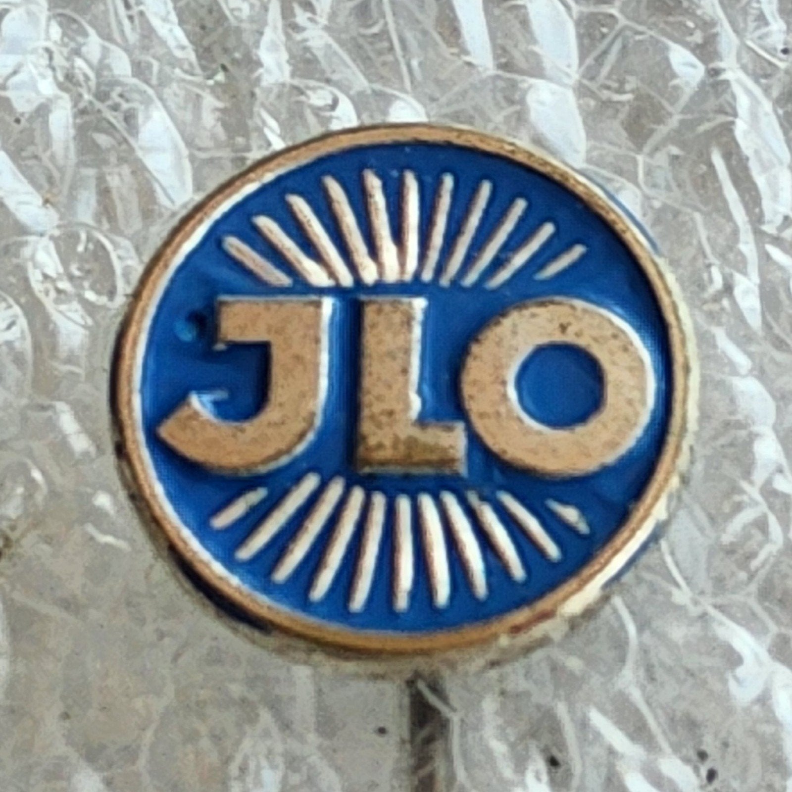 Vintage JLO Speldje - Duitse Tweetaktmotoren Fabrikant, Ophalen of Verzenden, Gebruikt, Overige onderwerpen, Speldje of Pin