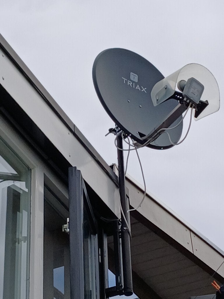 schotelantenne  merk triax, Ophalen, Gebruikt, (Schotel)antenne, Overige merken