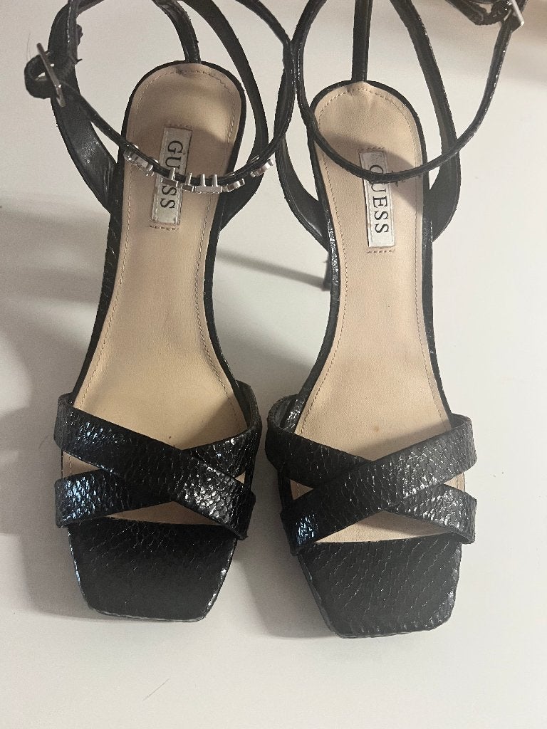 Prachtige Zwarte GUESS Sandalen met Hak – Bijna Nieuw!, Guess, Verzenden, Zwart, Zo goed als nieuw