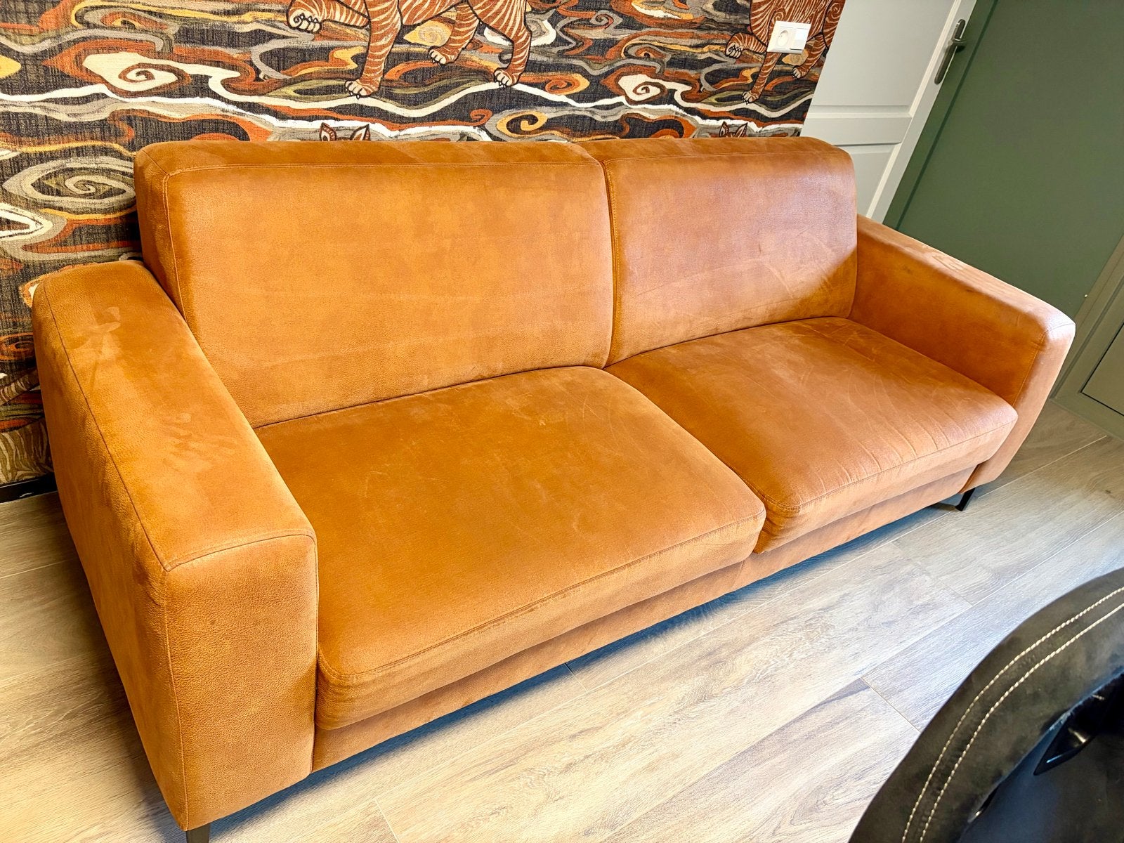 Comfortabele 2,5-zitsbank in cognac kleur, Huis en Inrichting, Banken | Bankstellen, Ophalen, Gebruikt, Tweepersoons, 75 tot 100 cm