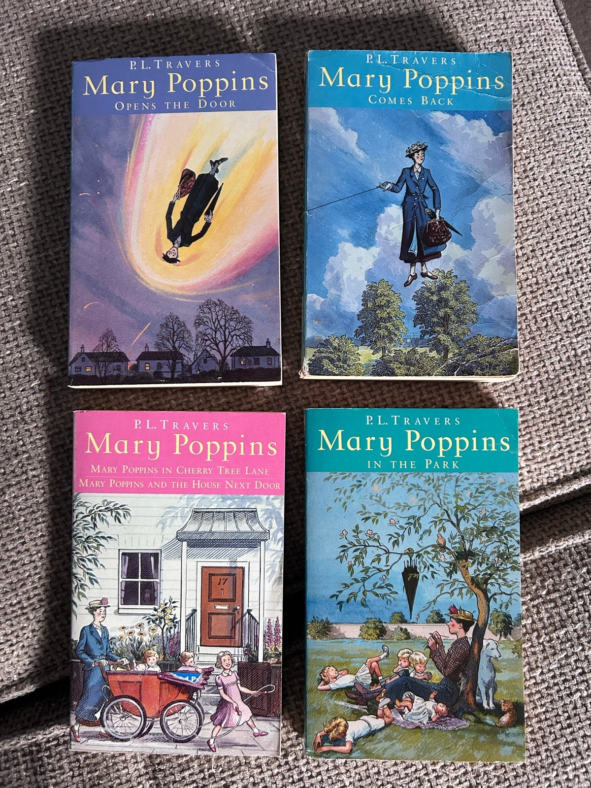 Mary Poppins Boeken P.L. Travers Engelstalig, Ophalen of Verzenden, Gelezen, Fictie