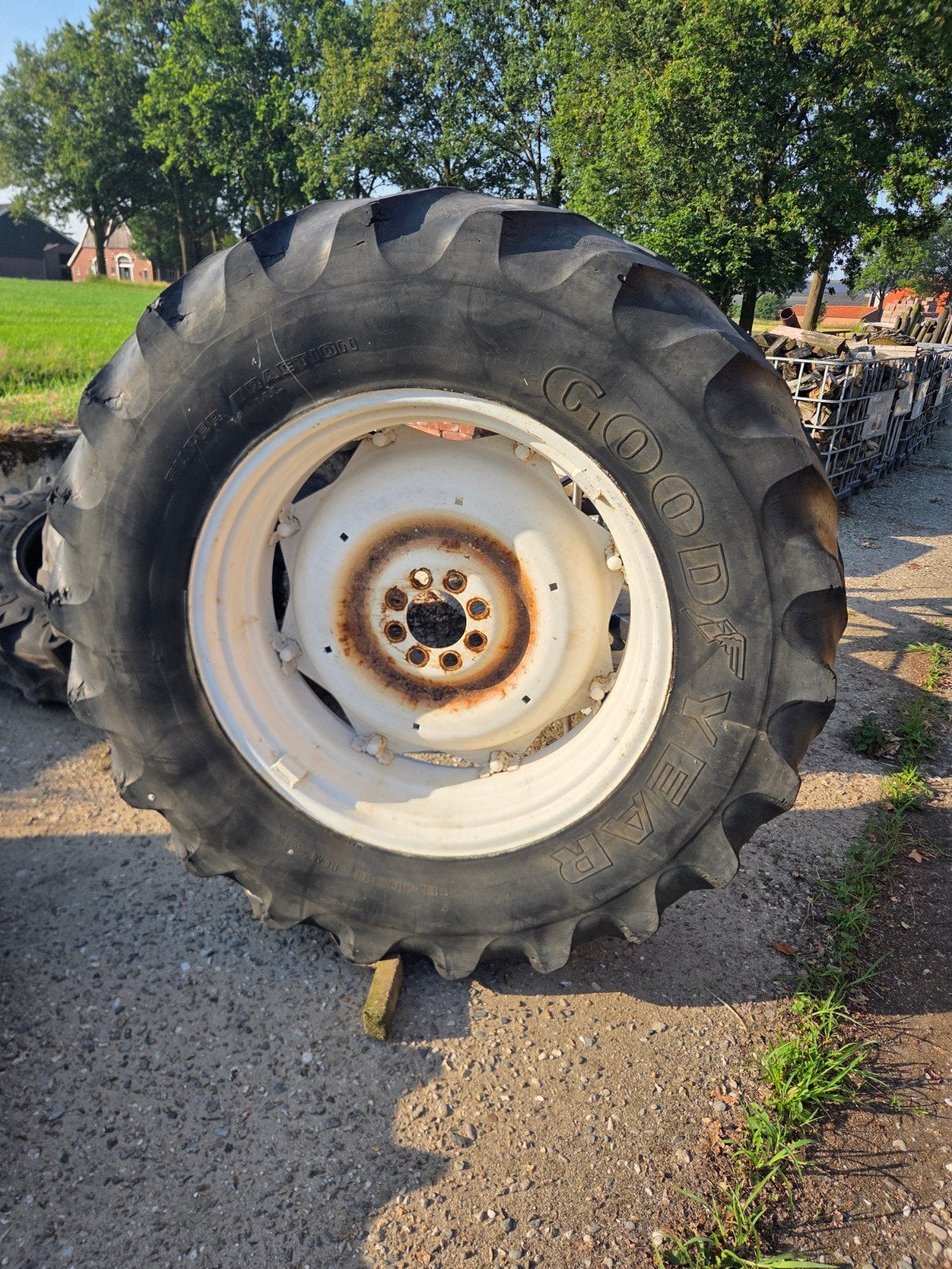 Ford achterbanden met velg 18.4 R38, Ophalen