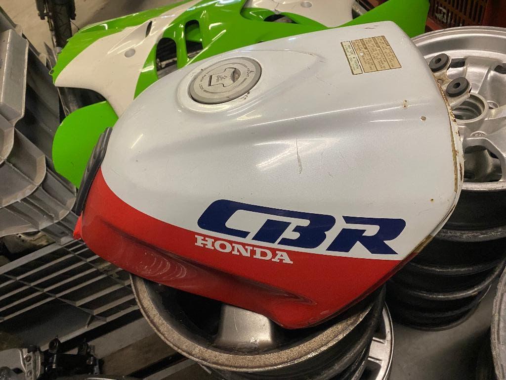 Diverse onderdelen CBR 1000F 1989, Motoren, Onderdelen | Honda, Gebruikt, Honda Motor Europe, Ophalen of Verzenden, Customer.service@honda-eu.com