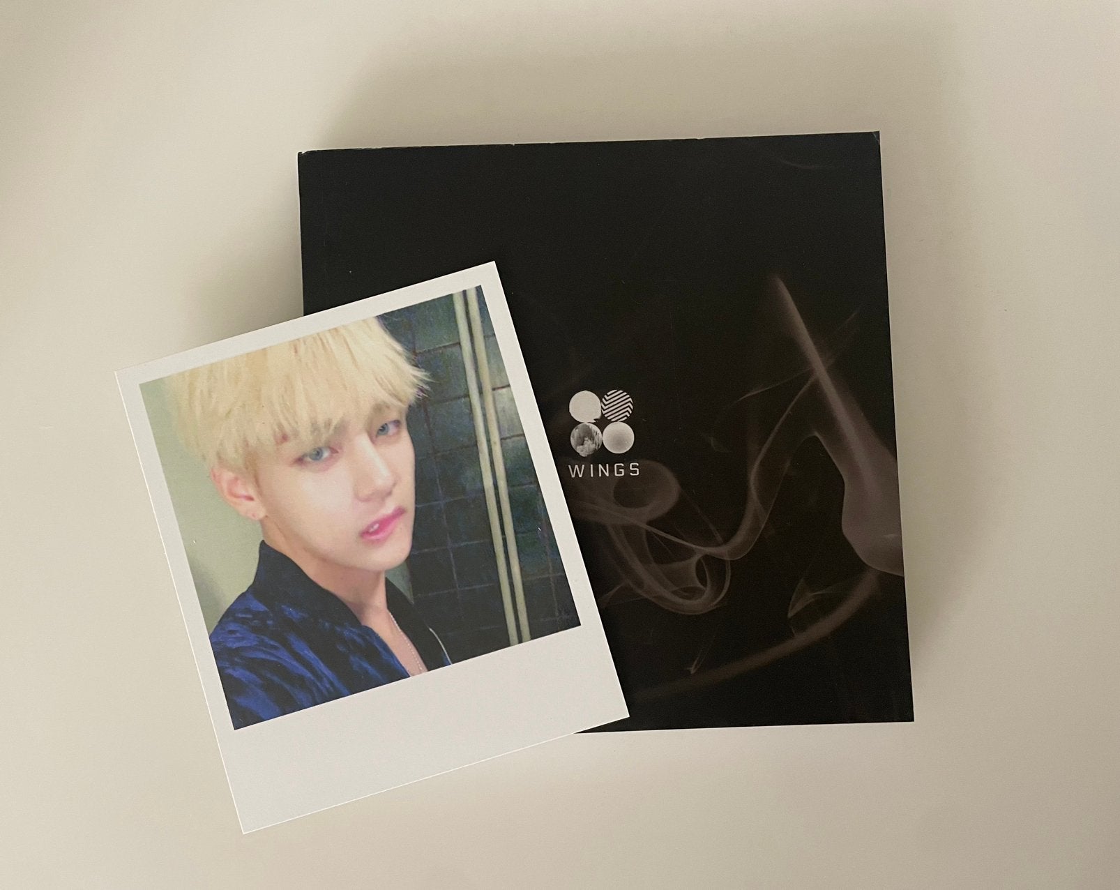 BTS Wings (Taehyung PC), Verzenden, Zo goed als nieuw, Foto of Kaart