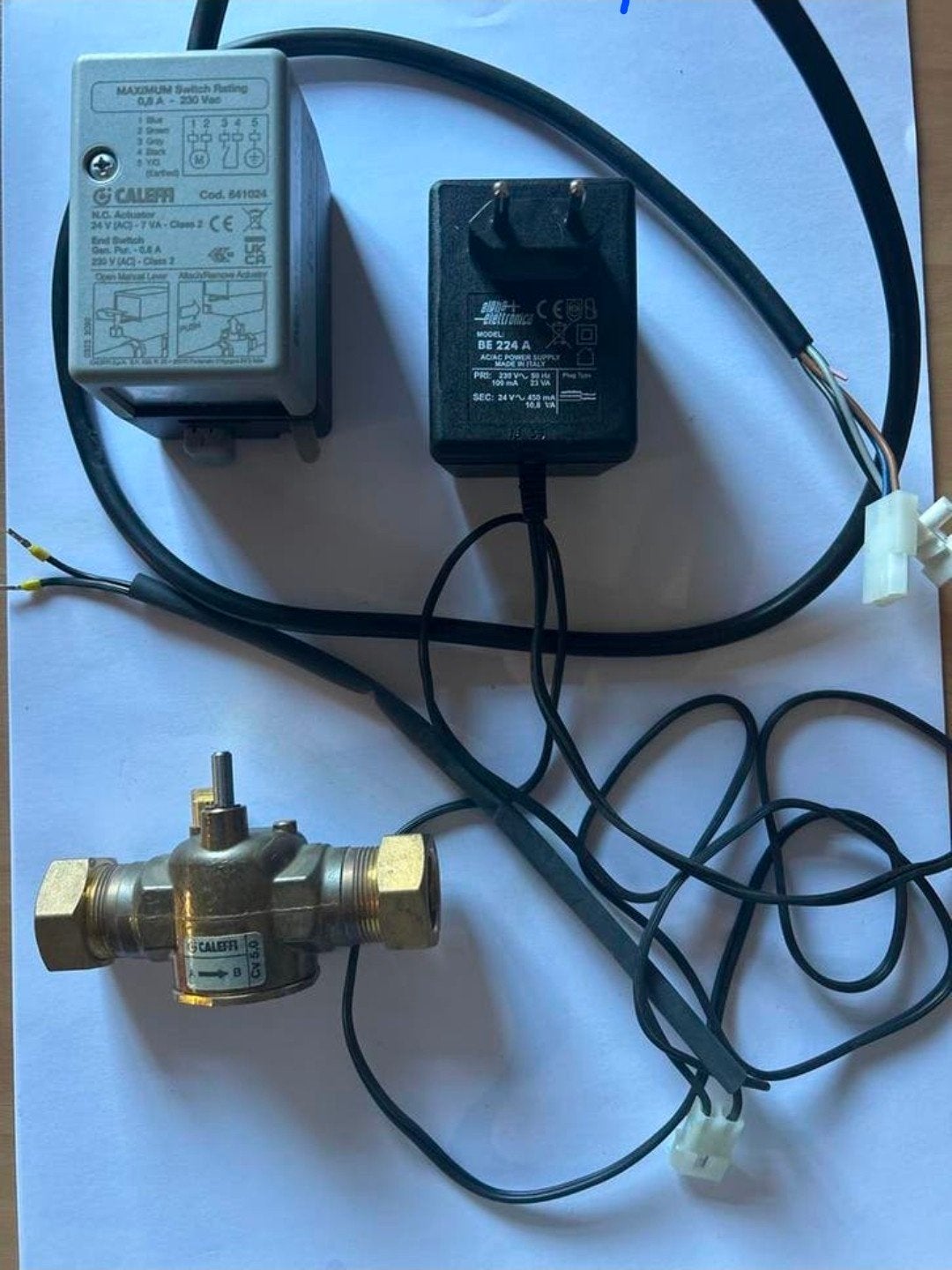 Caleffi servomotor 24v met microschakelaar en adapter, Gebruikt, Minder dan 30 cm, Overige typen, Minder dan 60 cm