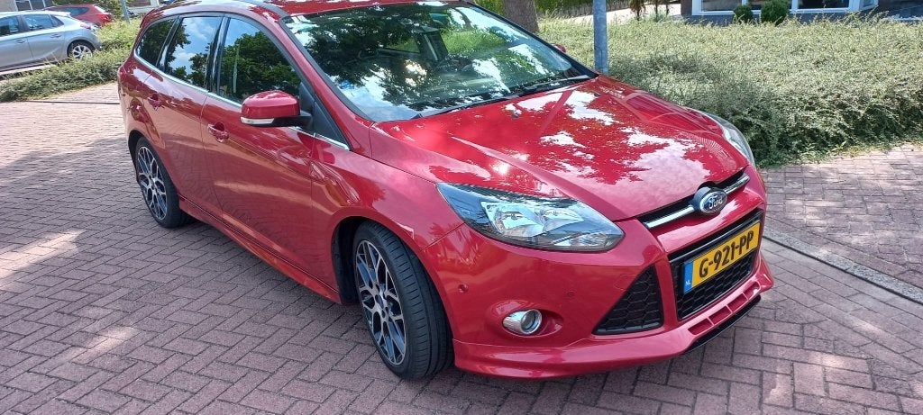 Ford Focus 2.0 Tdci 163pk 2014 Rood, Euro 6, Leder en Stof, 163 pk, 1500 kg