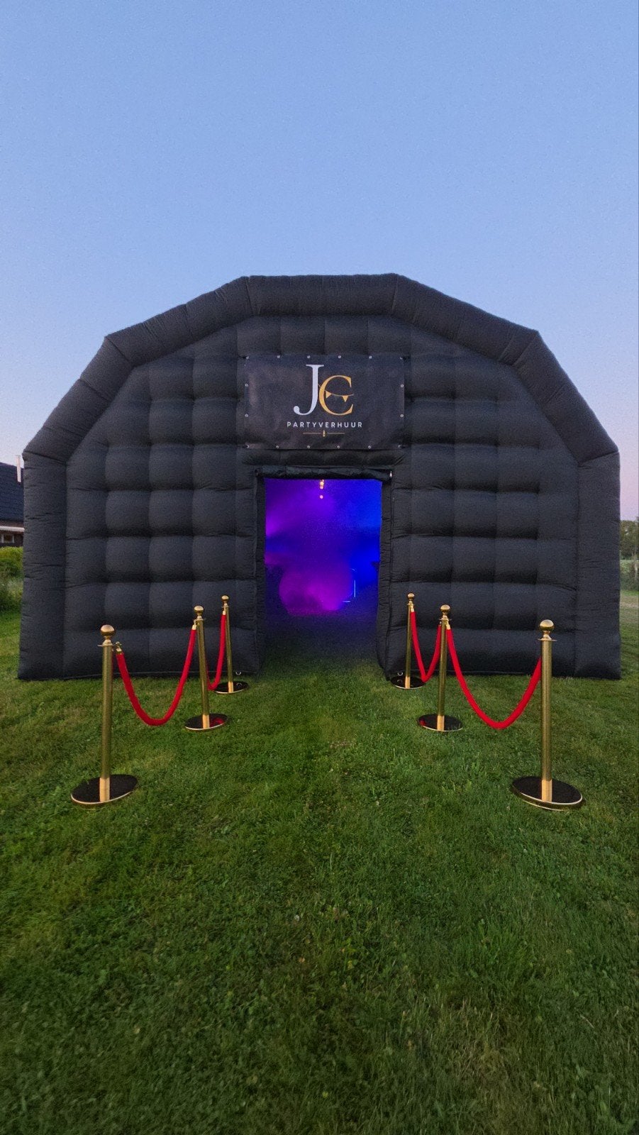 Opblaasbare feesttent.Volledig ingericht. Wij regelen alles!, Tuin en Terras, Tuinhuizen, Overige materialen, 3 ramen of meer