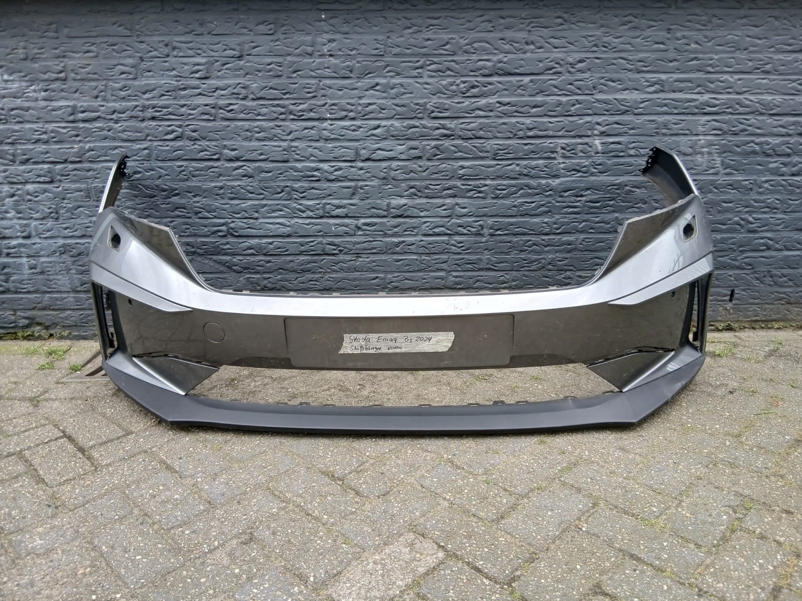 Voorbumper 6x pdc kls Skoda Enyaq bj 2020-2024, Auto-onderdelen, Gebruikt, Voor, Brno, Ophalen of Verzenden