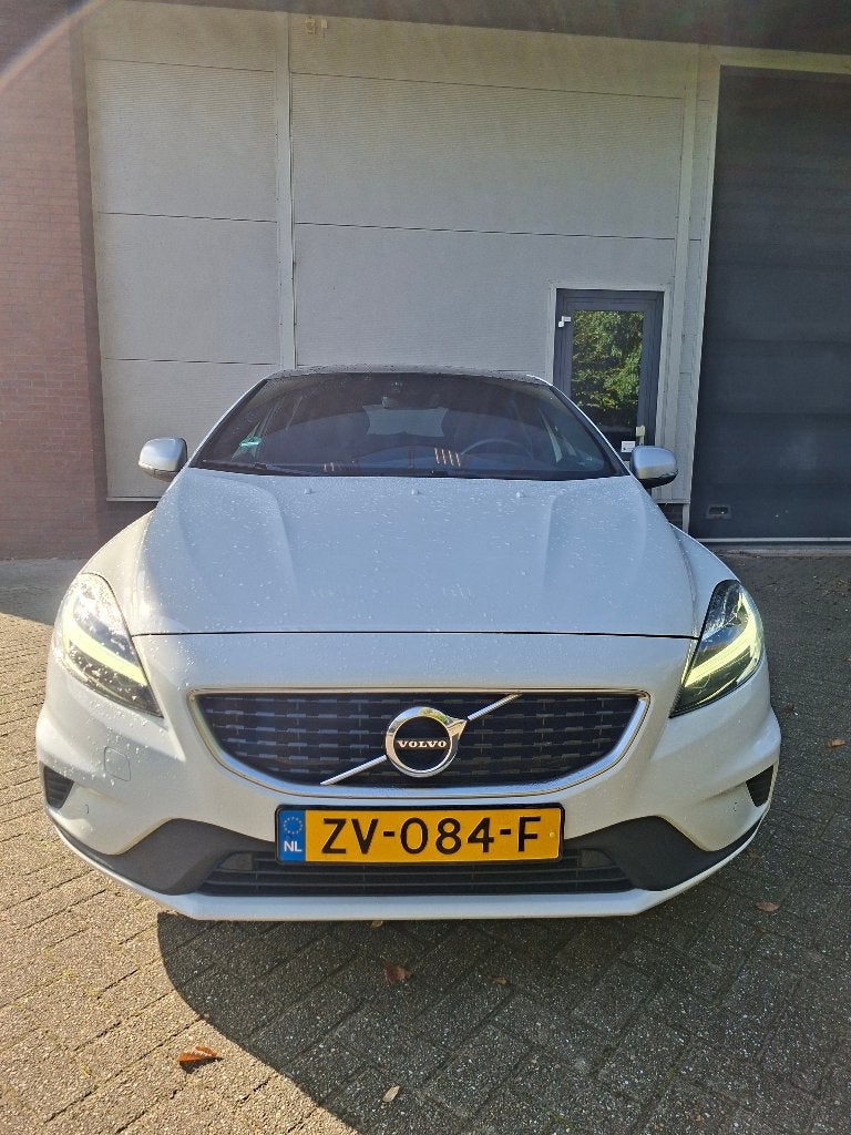 V40 T3 R-Design AUTOMAAT | 2019 | PANO | CAMERA | KEYLESS, Automaat, Achterwielaandrijving, 1498 cc, Zwart