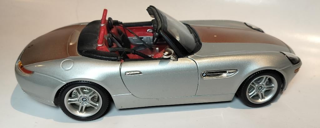 Burago Modelauto BMW Z8, Hobby en Vrije tijd, Modelauto's | 1:18, Verzenden, Zo goed als nieuw, Auto, Bburago