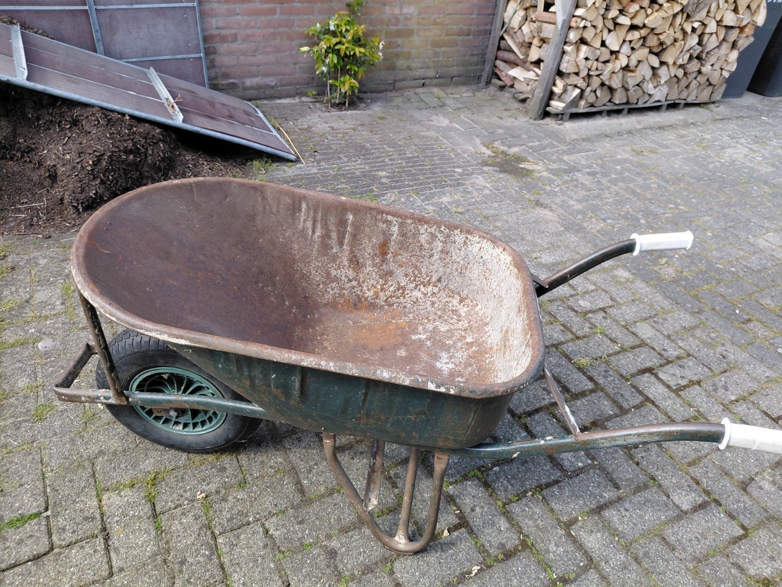 Stevige gebruikte kruiwagen voor tuin en bouw, Ophalen of Verzenden, Gebruikt