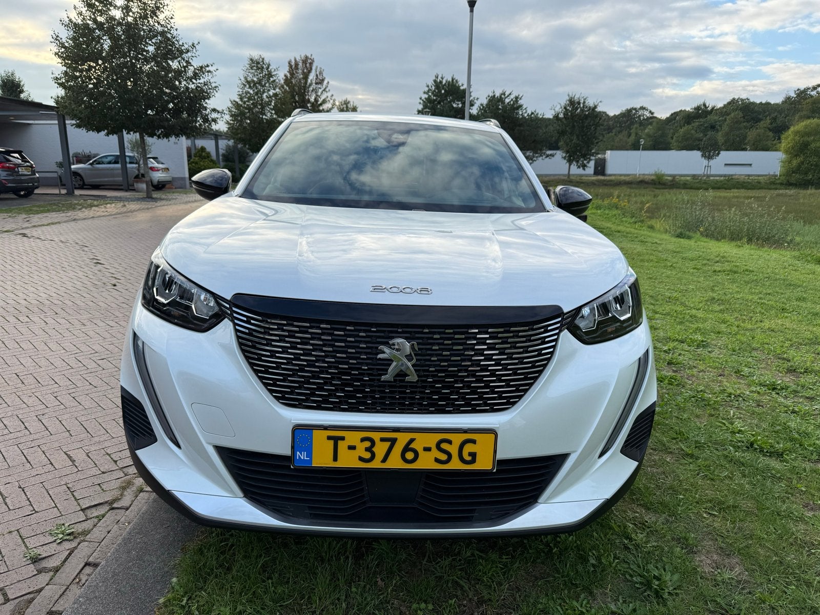 Peugeot 2008 1.2 Puretech Allure 100pk 2023 Wit, Auto's, 1199 cc, Wit, Origineel Nederlands, 1200 kg