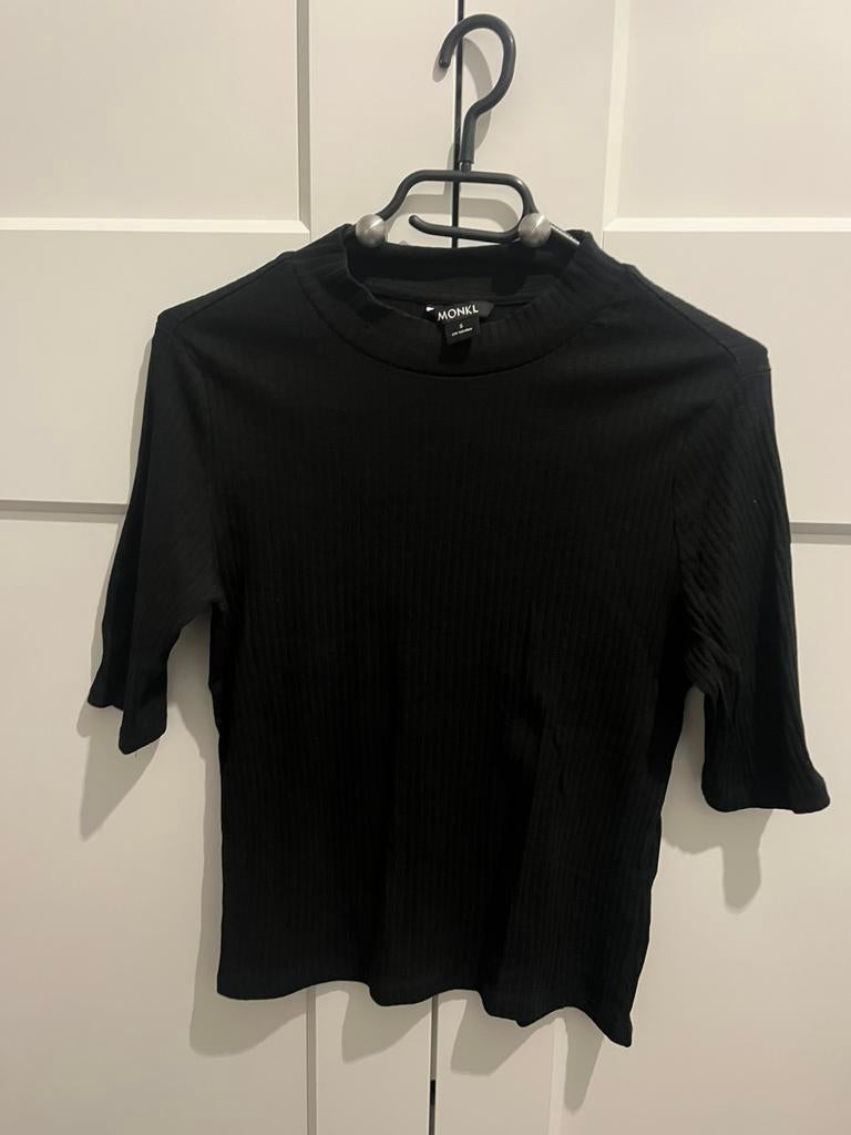Monki tshirt, Zwart, Ophalen of Verzenden, Zo goed als nieuw, Korte mouw