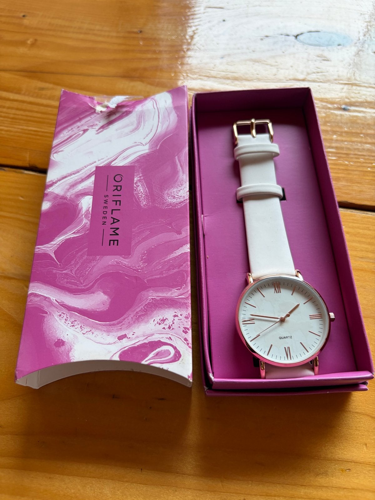Oriflame horloge met verkleurende wijzerplaat, Overige merken, Overige materialen, Polshorloge, Nieuw