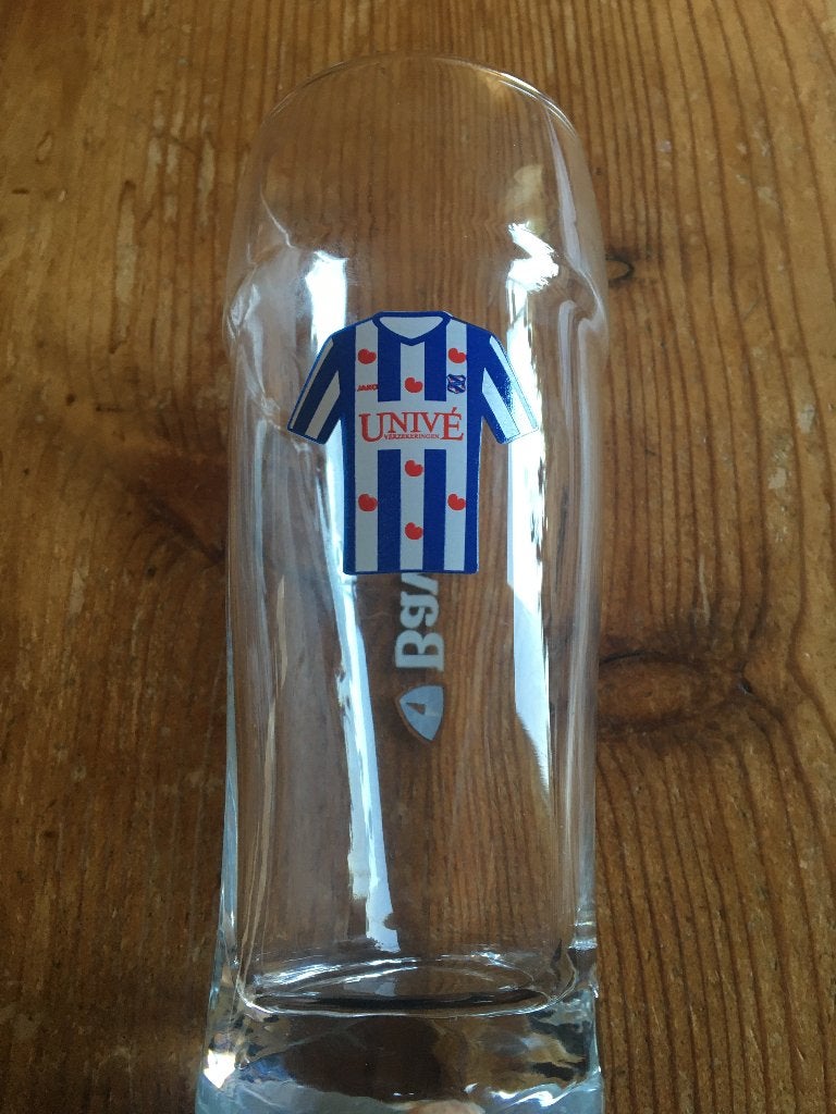 glas en borrelglaasjes-Bierglas Heerenveen - thuisshirt, Verzamelen, Ophalen of Verzenden, Nieuw, Bierglas