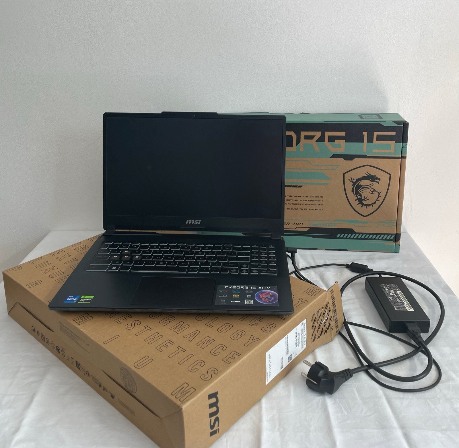 MSI Cyborg 15 A13VE-693NL Gaming Laptop - Zo goed als nieuw, Met videokaart, 2 tot 3 Ghz, Ophalen of Verzenden, Zo goed als nieuw