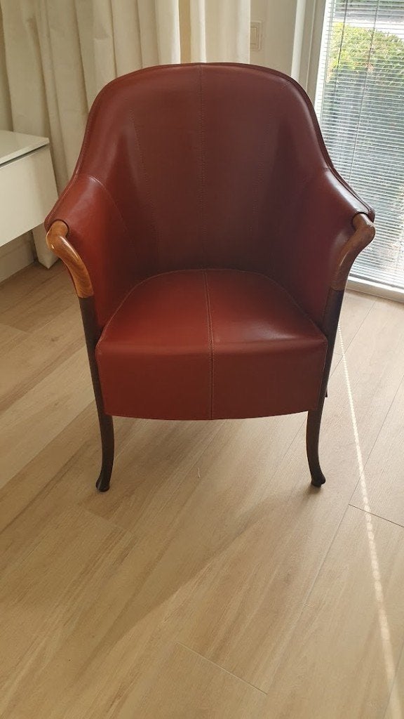 Giorgetti fauteuil, rood leer met houten details, Huis en Inrichting, 75 tot 100 cm, Zo goed als nieuw, Leer, 50 tot 75 cm