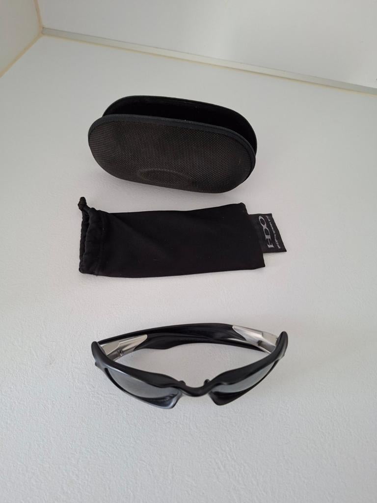 Oakley zonnebril met etui en zakje, klassiekertje!, Gebruikt, Zonnebril, Zwart, Ophalen of Verzenden