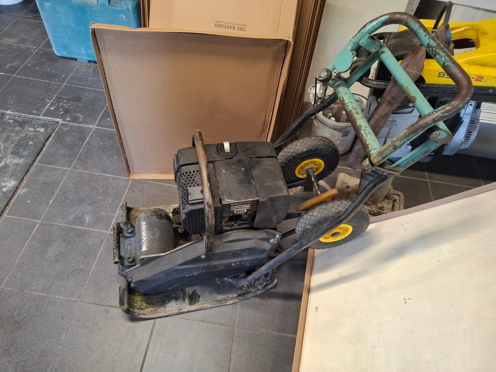 Ammann trilplaat met Hatz diesel motor, Ophalen