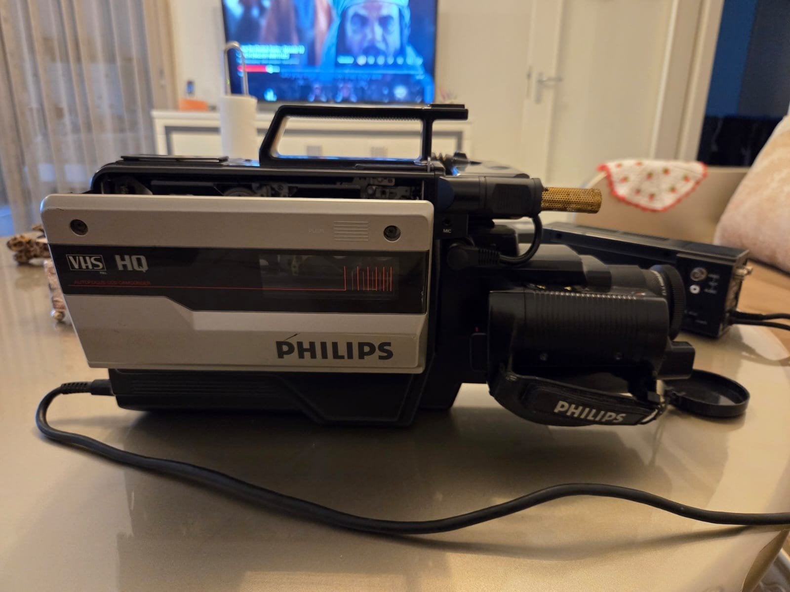 Philips VHS Movie Camera VKR6820/01 met koffer en statief, Ophalen of Verzenden